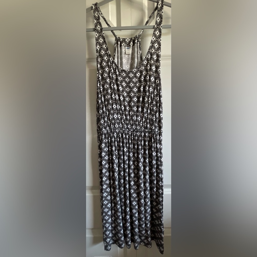 Old Navy knit dress, black and white, size medium.